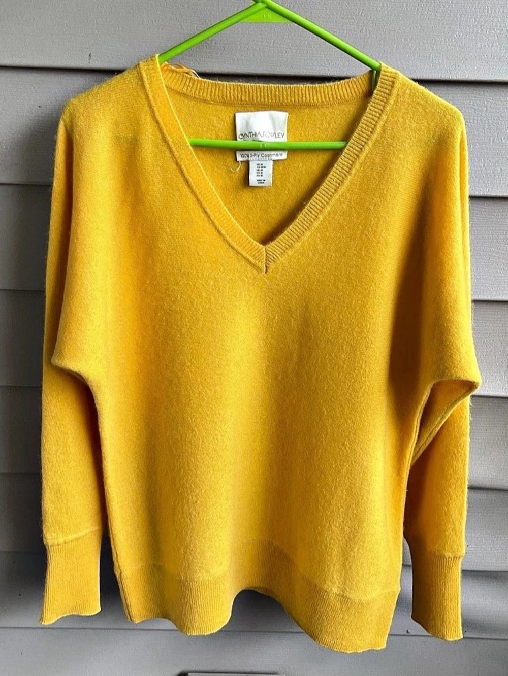 Cynthia Rowley 100% Cashmere Sweater V-Neck Size M Yellow Cozy Minimalist Money